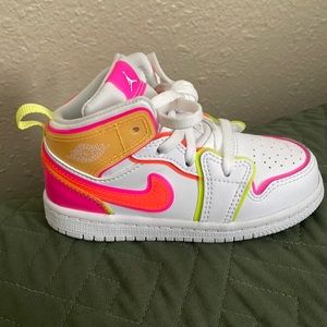 Jordan 1 mid edge glow (td) 8c